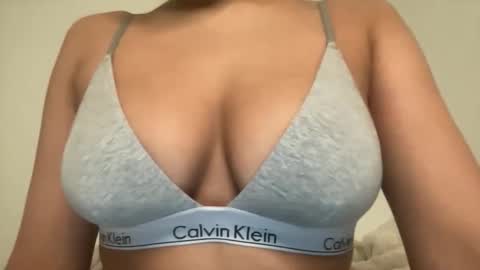 Melanie online show from December 2, 2025, 12:54 pm