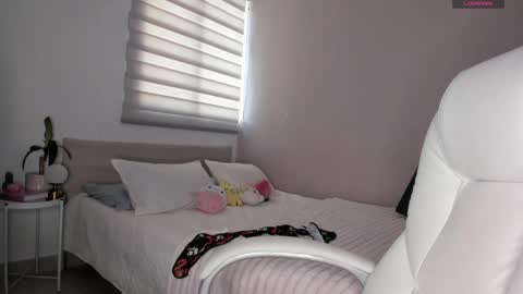 nina mirley online show from September 24, 2025, 1:47 pm