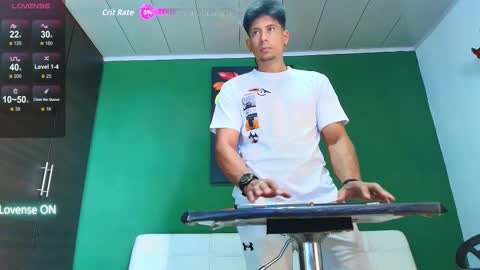 SCOTT  THEO  KAMERON  GENDERSON online show from October 1, 2025, 6:36 pm