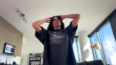 the_isa_bella online show from December 20, 2025, 7:21 pm