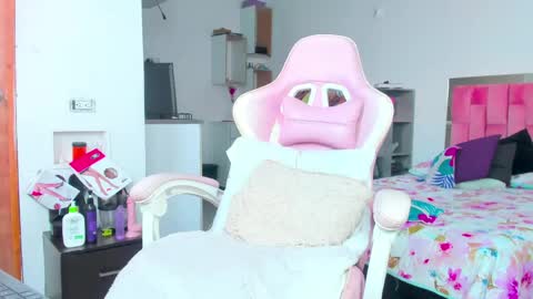 IGAleja queen1 online show from April 22, 2026, 1:45 pm