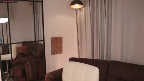 Thea online show from October 1, 2025, 11:00 pm