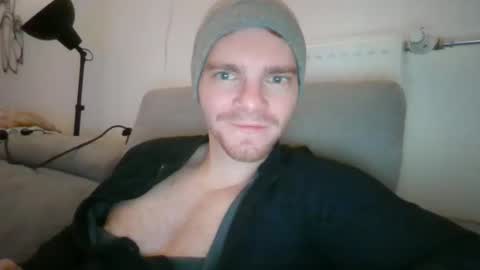 Snapshot of thebatguuy chatting on December 14, 2024, 11:01 pm thebatguuy online show from December 14, 2024, 11:01 pm