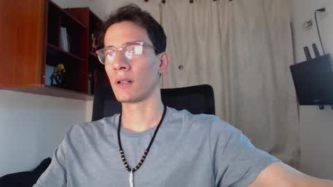 Axel online show from November 10, 2025, 4:44 am