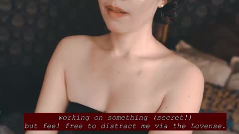 Joan online show from October 1, 2025, 7:42 pm