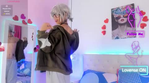 Snapshot of thedoll_ethan chatting on October 15, 2025, 7:58 pm ethan online show from October 15, 2025, 7:58 pm