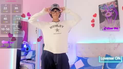 Snapshot of thedoll_ethan chatting on October 17, 2025, 7:49 pm ethan online show from October 17, 2025, 7:49 pm