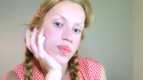 Yolanda online show from September 22, 2025, 6:43 pm