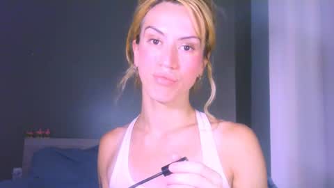 Snapshot of thedollxxxperience chatting on April 20, 2026, 11:39 pm Yolanda online show from April 20, 2026, 11:39 pm