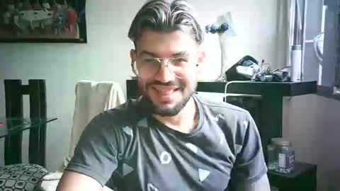 thedragonboyxxx online show from April 17, 2026, 3:26 pm