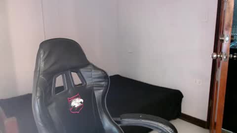 Snapshot of thefriskyasian chatting on January 2, 2025, 4:56 pm Jaycee online show from January 2, 2025, 4:56 pm