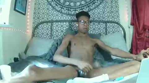 Snapshot of thelnd_bates chatting on April 23, 2026, 10:14 am thelnd_bates online show from April 23, 2026, 10:14 am
