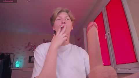 Snapshot of themikesever chatting on October 5, 2025, 7:07 am Sever online show from October 5, 2025, 7:07 am