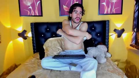 Snapshot of theo_riviera chatting on May 20, 2026, 1:39 pm theo_riviera online show from May 20, 2026, 1:39 pm