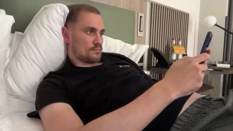 theonetojerkwith online show from November 6, 2025, 2:07 pm