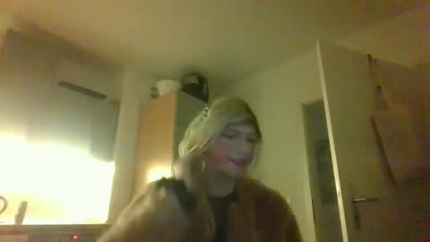 Chloe online show from November 7, 2025, 11:49 pm