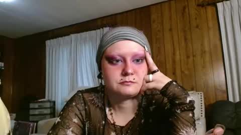 Snapshot of thesirenscall chatting on April 12, 2026, 11:43 pm Siren of the Fae online show from April 12, 2026, 11:43 pm