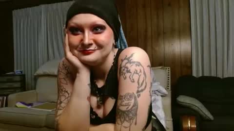 Snapshot of thesirenscall chatting on April 14, 2026, 12:38 am Siren of the Fae online show from April 14, 2026, 12:38 am