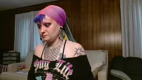 Snapshot of thesirenscall chatting on April 15, 2026, 7:58 pm Siren of the Fae online show from April 15, 2026, 7:58 pm