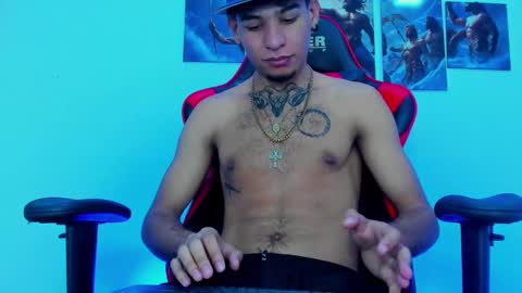 Snapshot of theskinny8inch_ chatting on January 12, 2025, 5:13 am theskinny8inch_ online show from January 12, 2025, 5:13 am