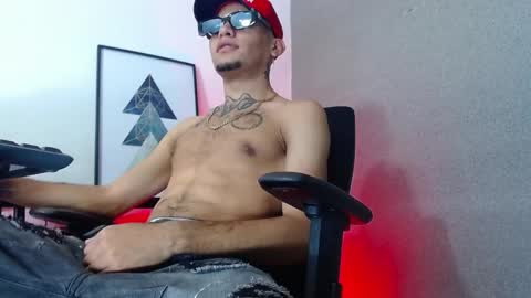 Snapshot of theskinny8inch_ chatting on February 24, 2025, 9:00 am theskinny8inch_ online show from February 24, 2025, 9:00 am