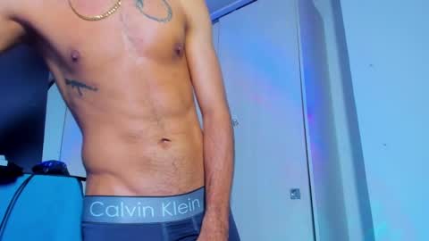 Snapshot of theskinny8inch_ chatting on March 9, 2025, 11:47 am theskinny8inch_ online show from March 9, 2025, 11:47 am