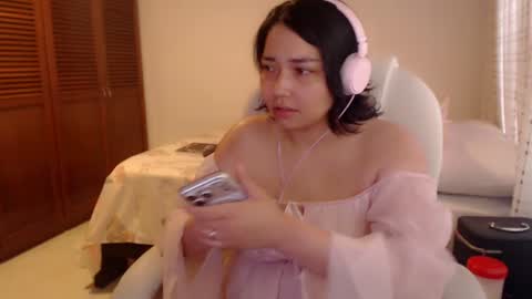 Snapshot of thetalkingbutt chatting on July 7, 2026, 8:57 pm Mai online show from July 7, 2026, 8:57 pm