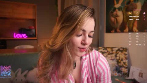 Mia online show from October 24, 2025, 2:35 pm