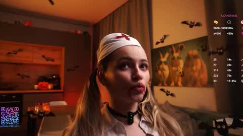 Mia online show from October 31, 2025, 3:24 pm