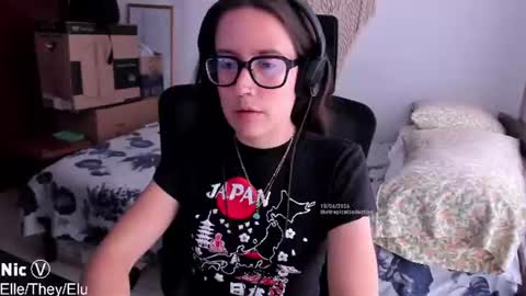 Nicole online show from June 18, 2026, 9:52 pm