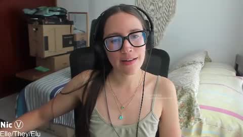 Nicole online show from July 6, 2026, 8:44 pm