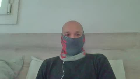 Scarf guy online show from December 18, 2024, 9:25 am