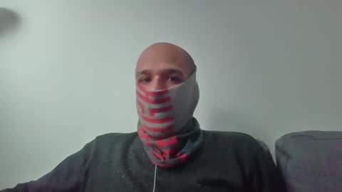 Scarf guy online show from November 4, 2025, 8:57 am