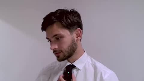 The Waiter online show from December 2, 2025, 6:58 pm