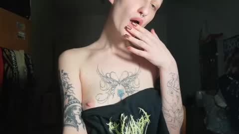 pinky promise online show from April 13, 2026, 11:10 pm