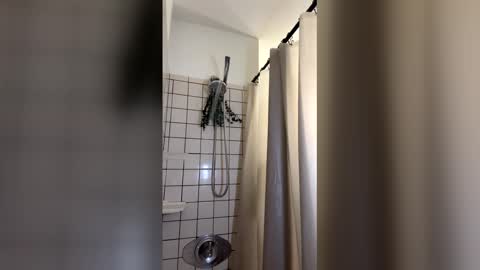 Snapshot of theybae chatting on January 12, 2026, 9:58 am B A E online show from January 12, 2026, 9:58 am