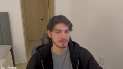 Snapshot of thiaan__ chatting on October 19, 2025, 1:06 am thiaan__ online show from October 19, 2025, 1:06 am