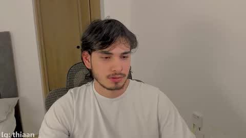 Snapshot of thiaan__ chatting on October 23, 2025, 1:38 am thiaan__ online show from October 23, 2025, 1:38 am