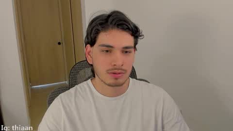 Snapshot of thiaan__ chatting on October 27, 2025, 9:19 pm thiaan__ online show from October 27, 2025, 9:19 pm