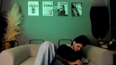 Snapshot of thiaan__ chatting on November 1, 2025, 12:01 am thiaan__ online show from November 1, 2025, 12:01 am