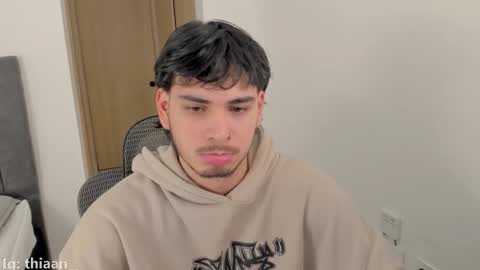 Snapshot of thiaan__ chatting on November 4, 2025, 2:32 am thiaan__ online show from November 4, 2025, 2:32 am