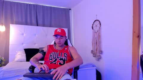 Thiago  online show from April 8, 2026, 12:27 pm