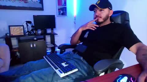 thiago_420 online show from May 15, 2026, 11:45 pm