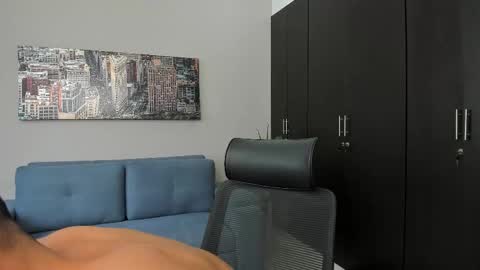 thiago_driussi online show from October 16, 2025, 8:43 pm