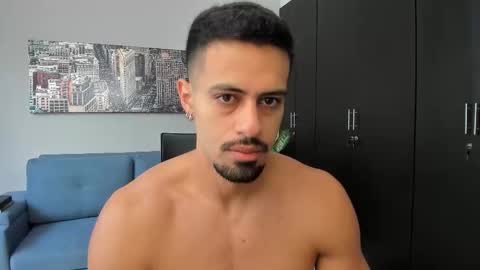 thiago_driussi online show from October 21, 2025, 12:28 pm