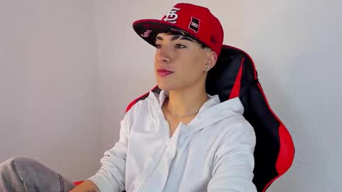 Snapshot of thiago_dv chatting on November 20, 2025, 1:22 pm Thiago online show from November 20, 2025, 1:22 pm