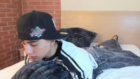 Snapshot of thiago_dv chatting on July 18, 2026, 5:50 pm Thiago online show from July 18, 2026, 5:50 pm