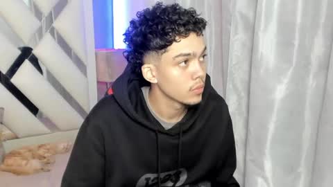 Snapshot of thiago_preston chatting on April 14, 2026, 9:43 pm Thiago online show from April 14, 2026, 9:43 pm