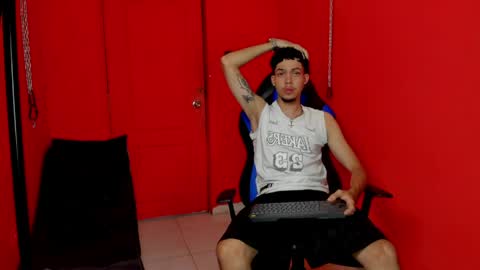 Snapshot of thiago_preston chatting on April 15, 2026, 7:43 pm Thiago online show from April 15, 2026, 7:43 pm