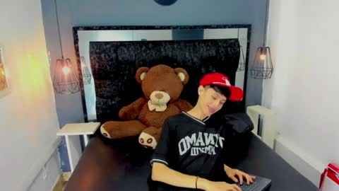 Snapshot of thiago_twink38 chatting on June 25, 2026, 5:45 am thiago_twink38 online show from June 25, 2026, 5:45 am